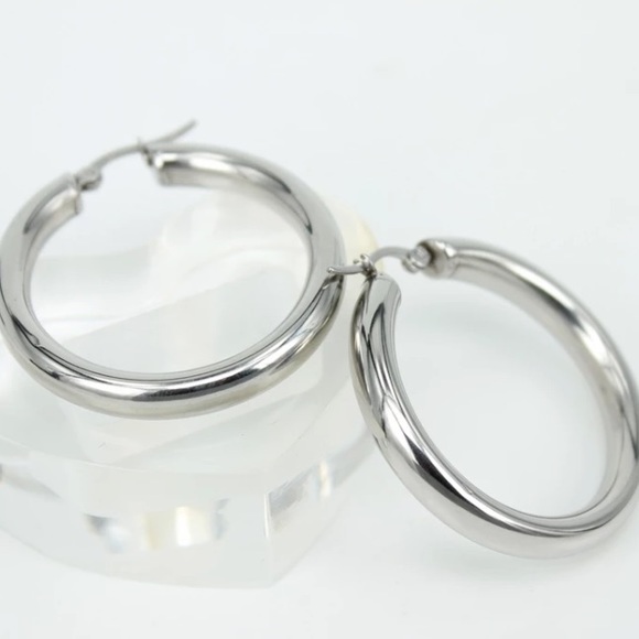 18K white gold plated hoop earrings - Picture 2 of 3